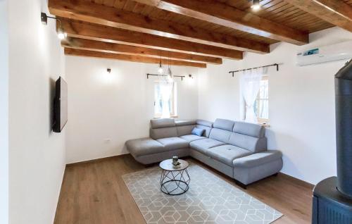 Amazing Home In Veliko Trgovisce With Sauna in Veļiko Trgovišče
