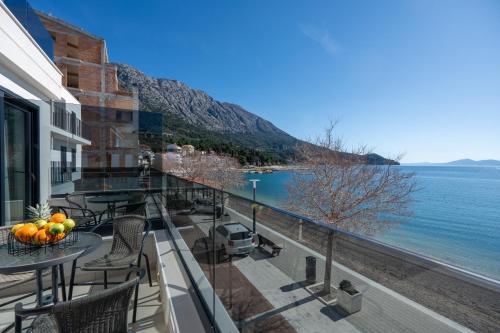 Wind Rose Maestral-beachfront in Igrane