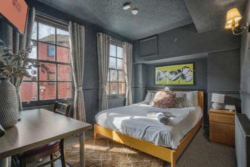 GuestReady - Rose and Monkey, Manchester