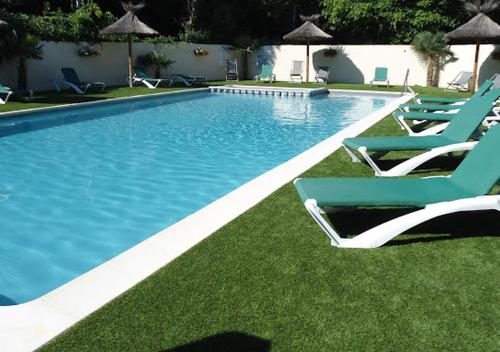 2 bedrooms, 4 beds