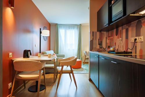 Kitchen, Seven Urban Suites Nantes Centre in Nantes