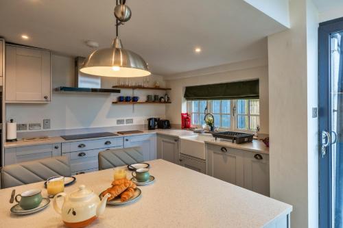 virtuve, Finest Retreats - The Cottage at High Bickington in High Bickington