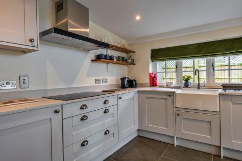 virtuve, Finest Retreats - The Cottage at High Bickington in High Bickington