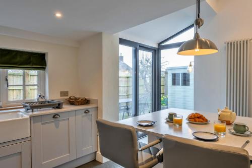 virtuve, Finest Retreats - The Cottage at High Bickington in High Bickington