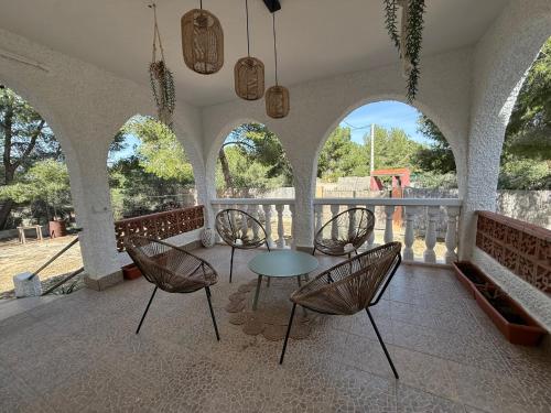 Casa Contemporánea en la Serranía (Casa Contemporanea en la Serrania) in Pedralba