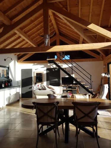 PARC DES ECRINS Chalet neuf Lumière, Paix, Bien être (PARC DES ECRINS Chalet neuf Lumiere, Paix, Bien etre) in Saint-Julien-en-Champsaur