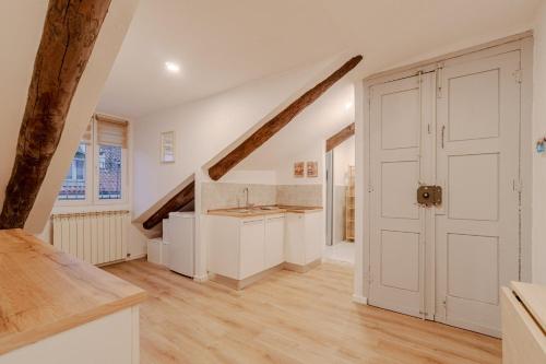 GuestHost - Quadrilatero Cozy Wooden Flat