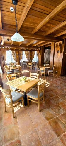 Étterem, Aparthotel & Restaurant Razlog Spa Included in Bansko