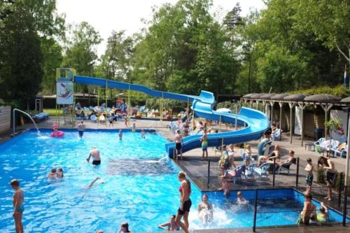 Gezellig chalet met openbaar zwembad op de Veluwe! in บอสเคบีด เฮินเดอร์โล