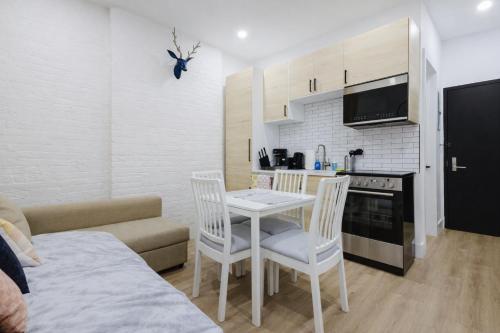 2 Bedroom Modern Unit in Central Manhattan in New York, USA