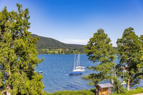 View, Ferienwohnung Tegernsee-Blick mit Bergblick in Gmund am Tegernsee