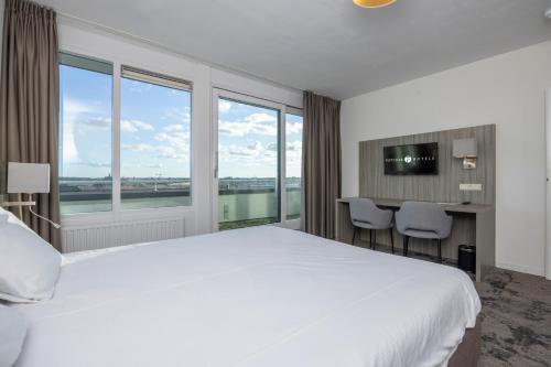 2 bedrooms, 4 beds