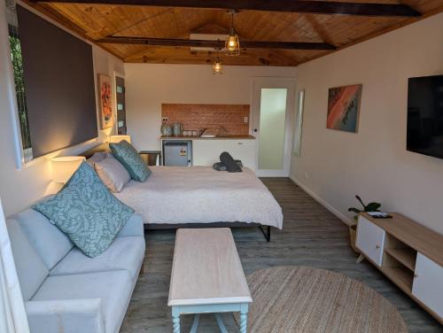 Coastal Studio - 10 min Walk to Surf & Sand in Jervis Bay