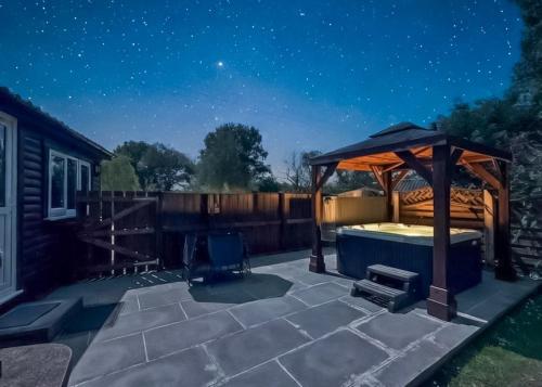 Heronstone Lodges - Cilybebyll