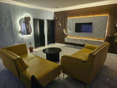 Salvation Apartments – khách sạn tại Akowonjo