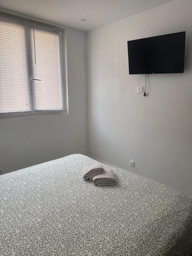 Location in private security residence with free parking, 1 minute from tramway, 9 minutes from the  in Le Ray