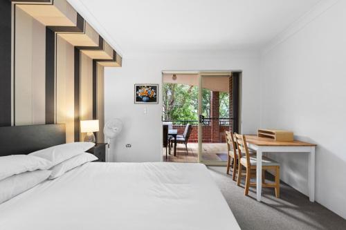 Bright Marrickville Flat with Balcony & Parking in Marrickville