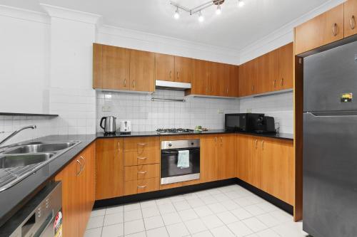 Bright Marrickville Flat with Balcony & Parking in Marrickville