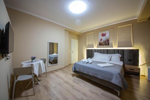 Erik rooms, Tirana