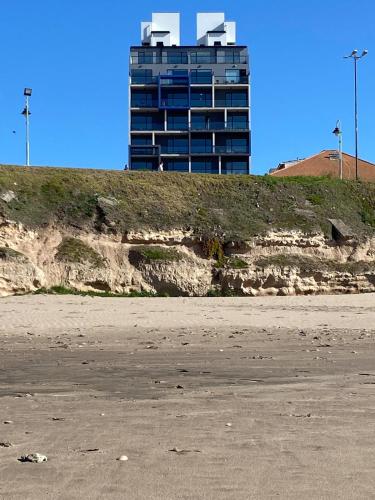 Departamento vanguardista frente al mar