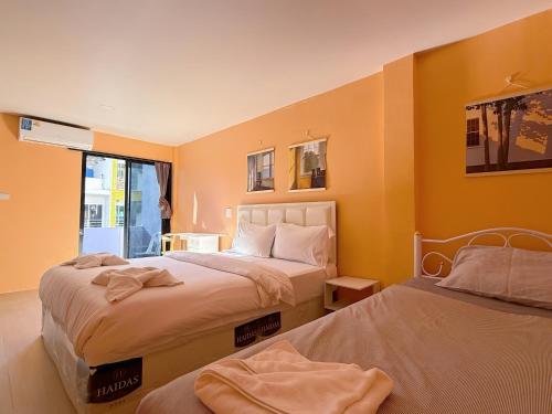 room detail thumbnail 0