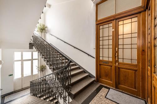 Charming Apartment In Famous Area - image 14