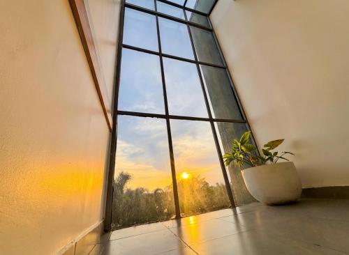 Dutus Hotel Entebbe in אנטבה