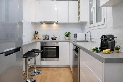 Elegant Apartment near Acropolis Walk to Plaka & Metro, Ateny (zdjęcie 5)
