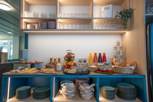 餐飲選擇, Hotel B&B Stossplatz anytime and easy self Check-in in 亞本塞市中心