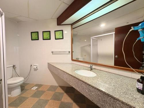 room detail thumbnail 2