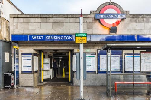 Modern 1-Bed in West Kensington Near Tube - image 10