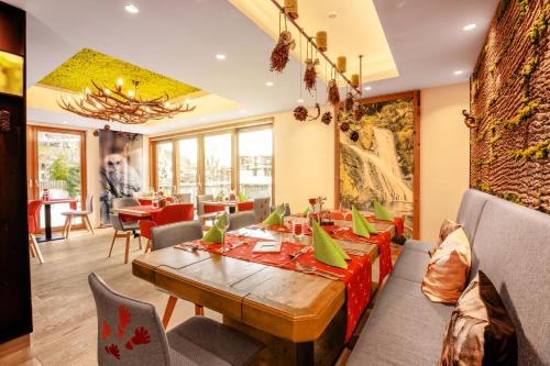 Restaurant, Tanne Tonbach - Wellness & Wohlfuhl Hotel in Baiersbronn