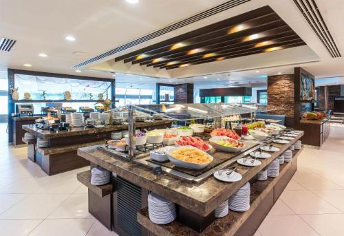 Restaurant, Occidental Sharjah Grand in Sharjah