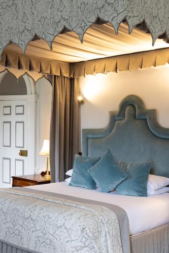 room detail thumbnail 2