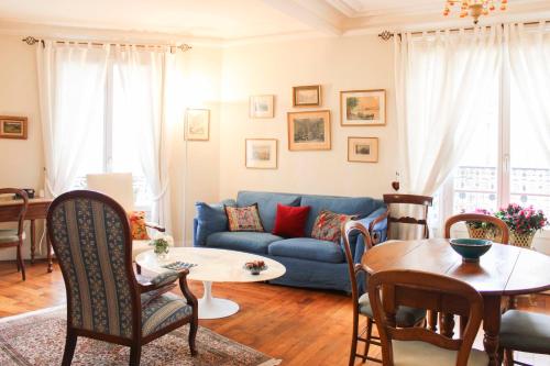 Appartement intemporel dans un immeuble hausmanien