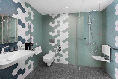 room detail thumbnail 2