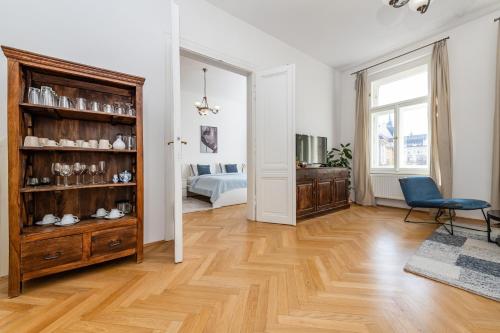 Charming Apartment In Famous Area - image 11