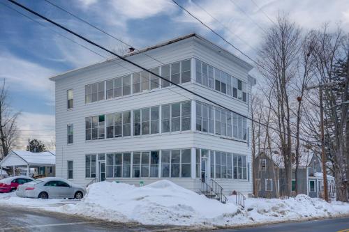 9 Mi to Wachusett Mtn! Family Base with Porch in 菲其堡