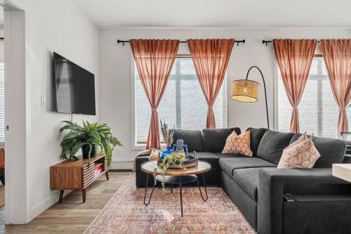 Mediterranean Near Whyte Ave Private Patio – khách sạn tại Suburbs