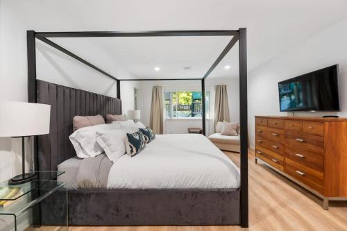 Villa Luz- Cozy Family Home with Jacuzzi year-round & heated pool in summer in 咸頓灣 (NY)