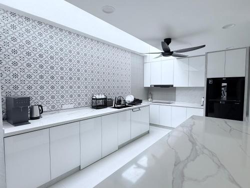 Marble Manor - Elegant Landed house - image 11