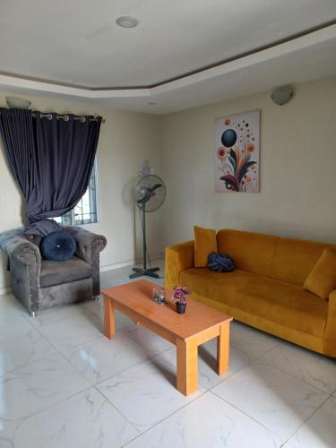 Star service Apartment – khách sạn tại Ikosi Ketu