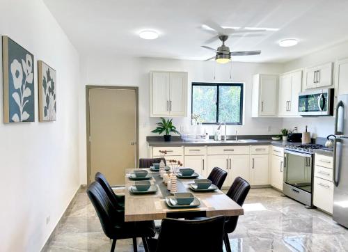 Downtown 1 or 2 Bedroom Stay - 3-min to Ferry – khách sạn tại Làng Du lịch