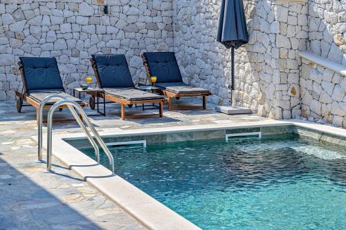 Luxury villa Dream and Live with pool by the beach – khách sạn tại Splitska