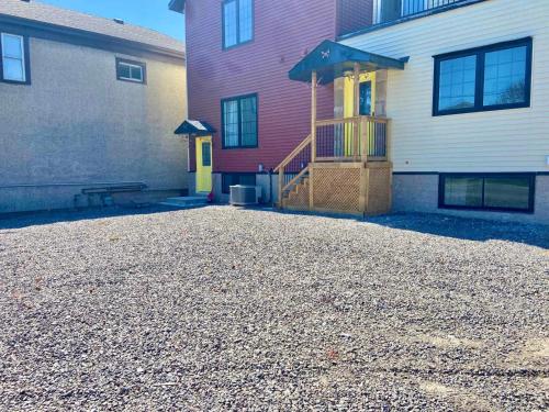 Spacious 1 BD + 1 Den near Marina and Canal in Port Colborne (ON)