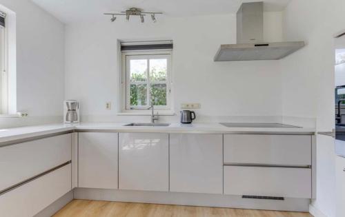 Kitchen, Workation business stay with professional Home Office by sea and dunes -Duinkantoor in Aagtdorp