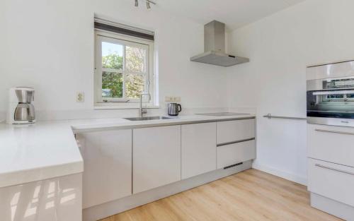 Kitchen, Workation business stay with professional Home Office by sea and dunes -Duinkantoor in Aagtdorp