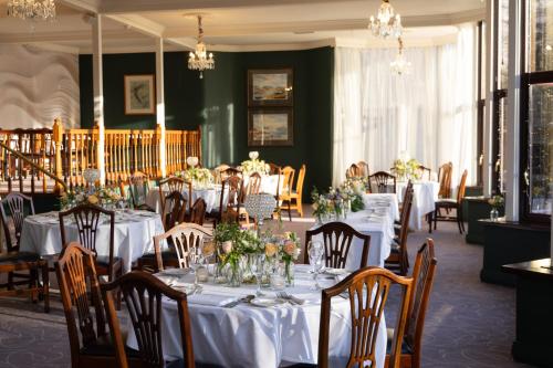 外部景觀, Twin Trees Hotel & Brusna Falls Leisure in 巴利納