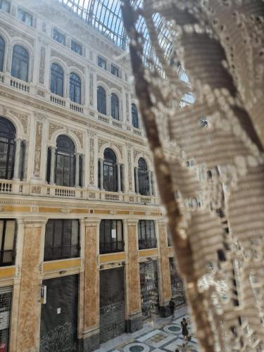 Suite Galleria Umberto I 3