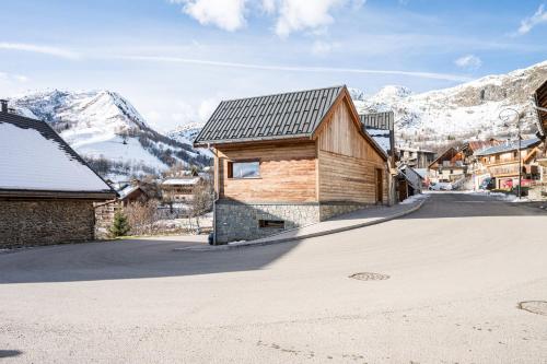 Chalet Liloo sous la neige in Saint-Jean-de-Maurienne